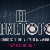 Logo der Sendung „El Magnetofón“ mit zwei Tonbandspulen: sonntags von 10 bis 12 Uhr auf Play Radio 107.7.